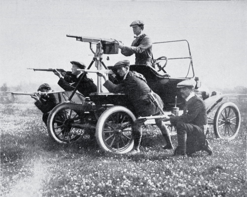 Members of the Ulster Volunteer Force with Mobile Machine Gun Poster Print from La Esfera 1914.