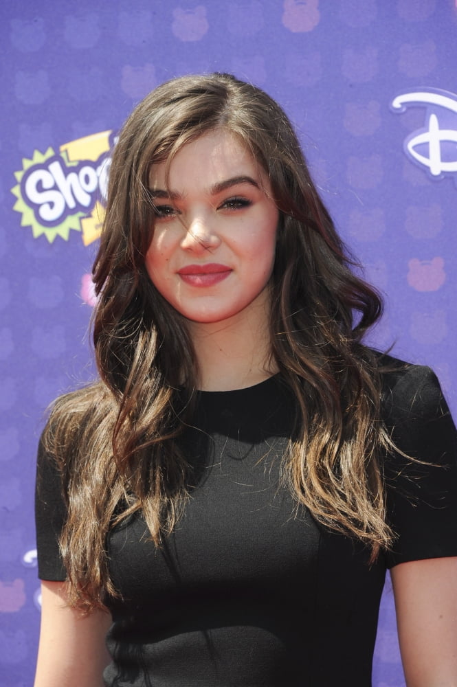 Hailee Steinfeld at Radio Disney Music Awards Photo Print