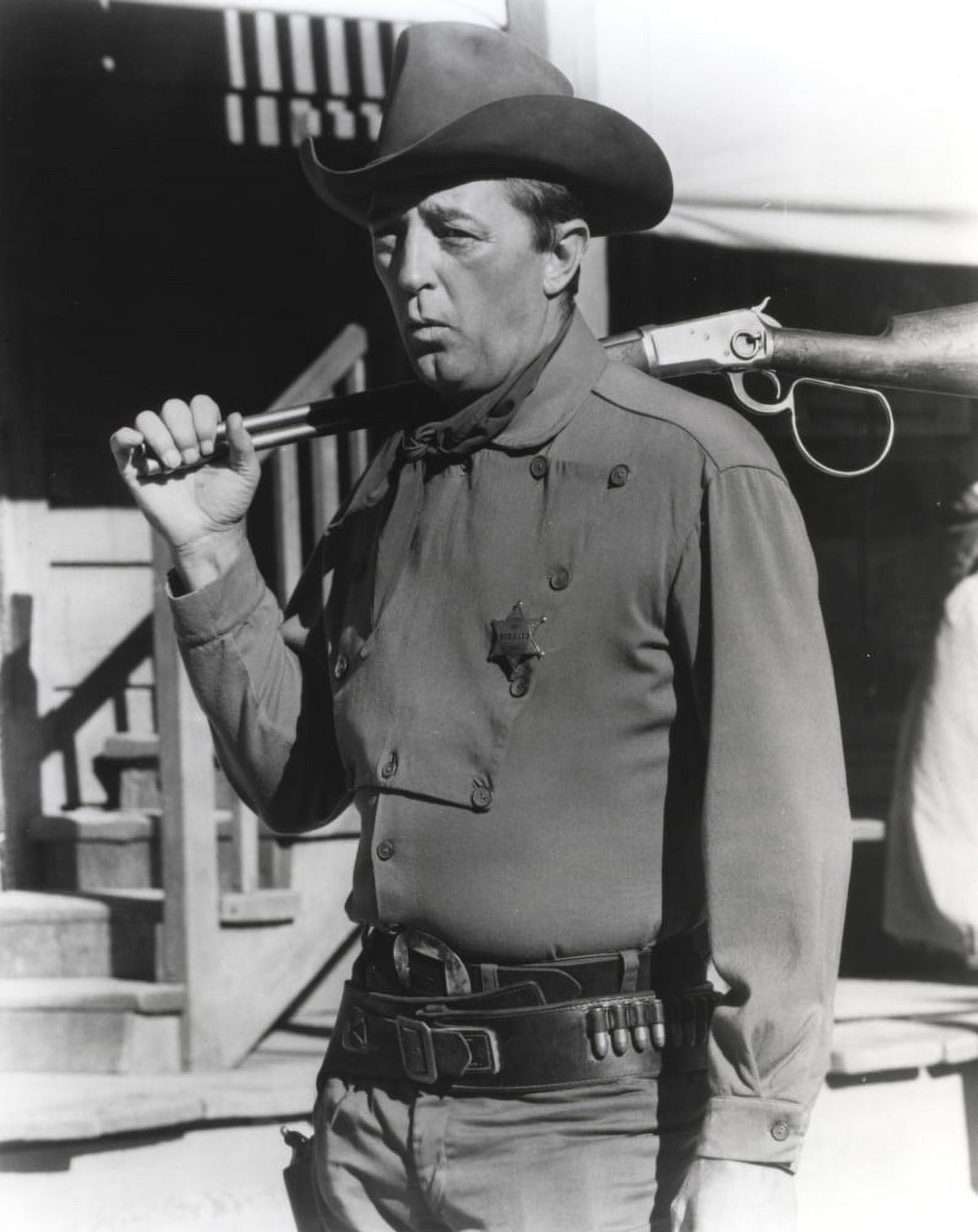 Film still photo print featuring Robert Mitchum as sheriff.