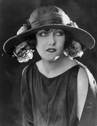 Gloria Swanson Mid-1920s Photo Poster Print showcasing vintage Hollywood elegance.