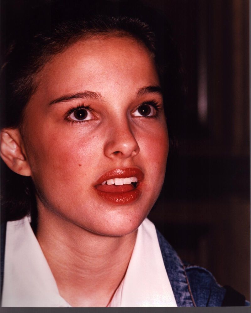 Natalie Portman stylish photo print in denim jacket