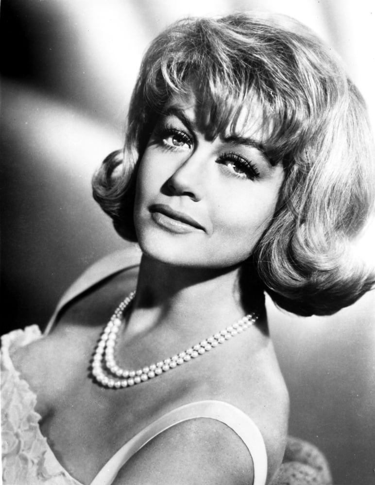 Dorothy Malone posed photo print featuring a pearl necklace.