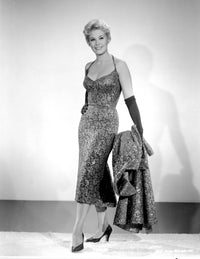 Kim Novak photo print in a stylish patterned dress