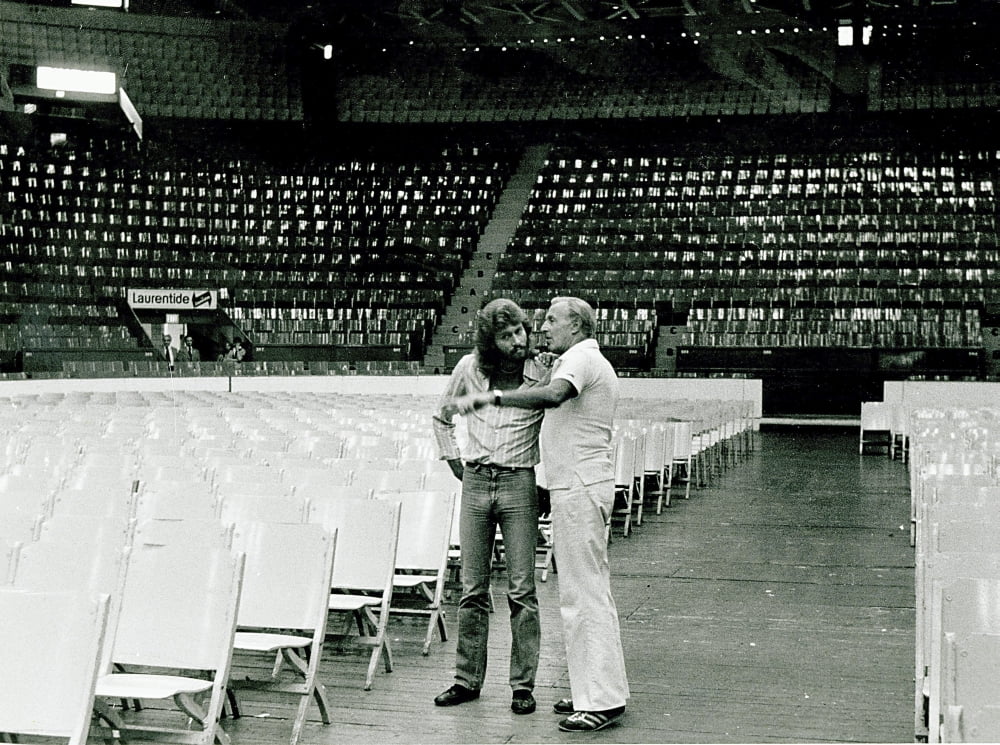 Barry Gibb with father in stadium photo print, 10 x 8