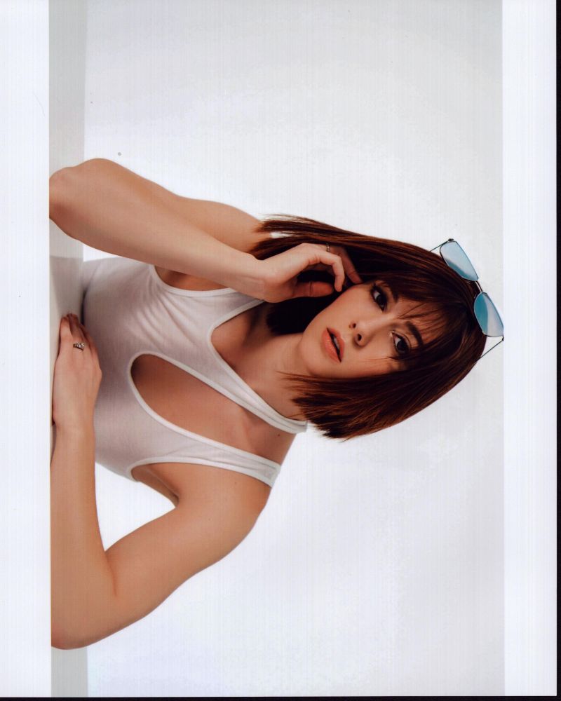 Mary Elizabeth Winstead photo print in cut out white tank top