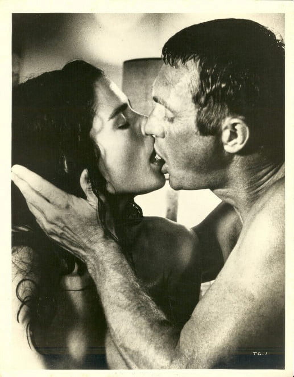 Ali MacGraw and Steve McQueen Kissing Photo Print 8x10