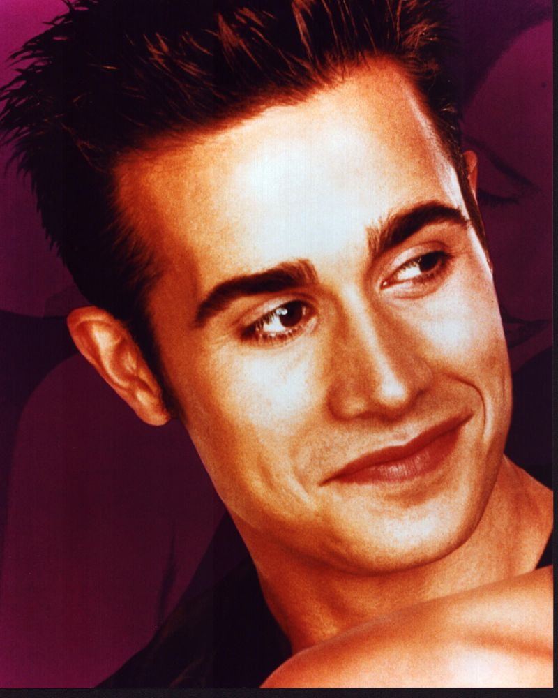 Freddie Prinze Jr. headshot side profile photo print.