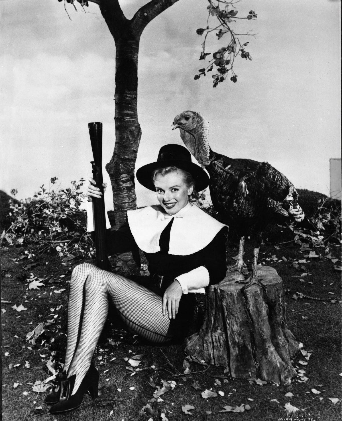 Marilyn Monroe Thanksgiving photo print dressed as a pilgrim.