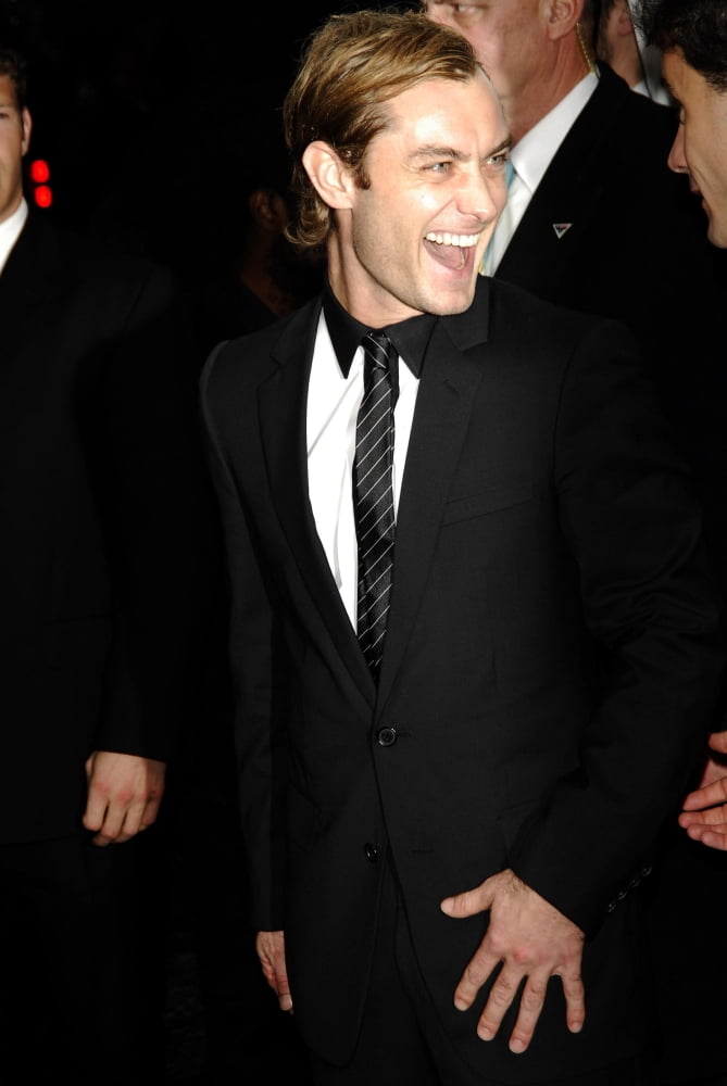 Jude Law at The Holiday Ziegfeld Theatre Premiere Photo Print