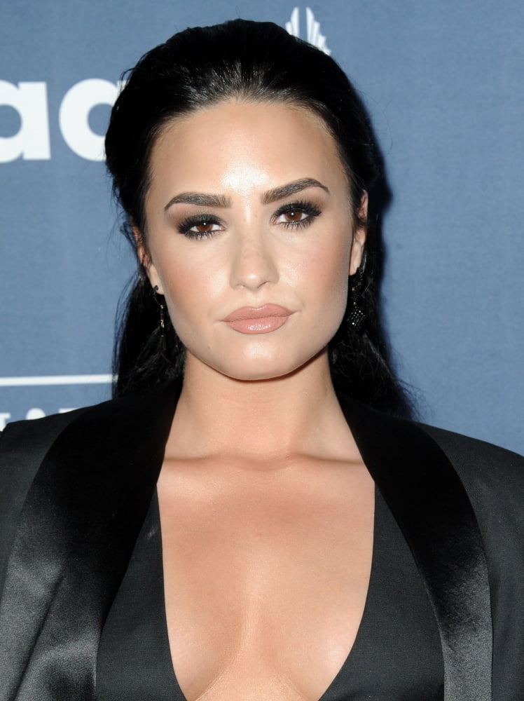 Demi Lovato arriving at the 27th Annual GLAAD Media Awards photo print.