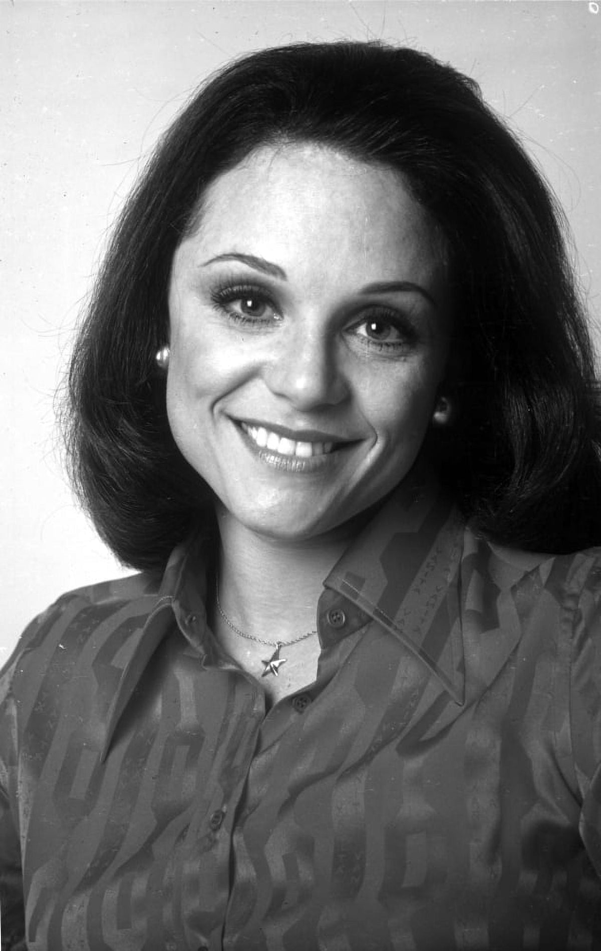 Valerie Harper iconic photo print in 8x10 and 16x20 sizes.