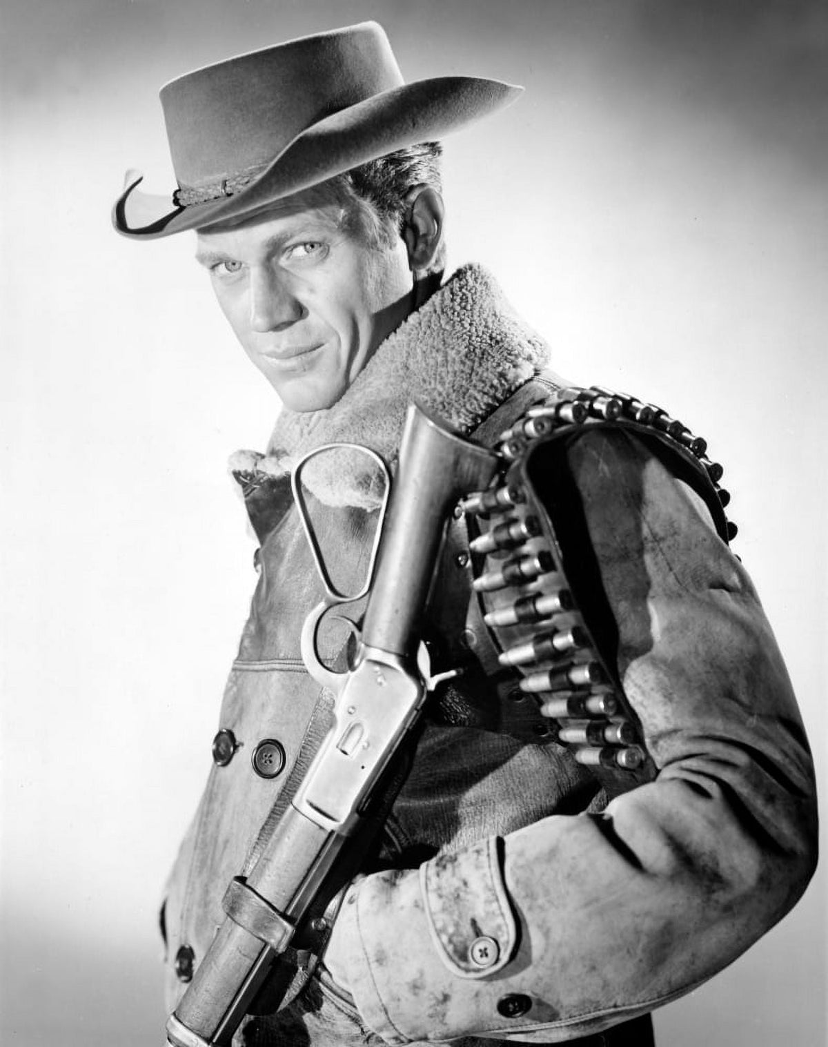 Steve McQueen publicity still photo print featuring him with a gun.