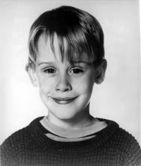 Macaulay Culkin Home Alone 2 photo print showcasing a classic movie scene.