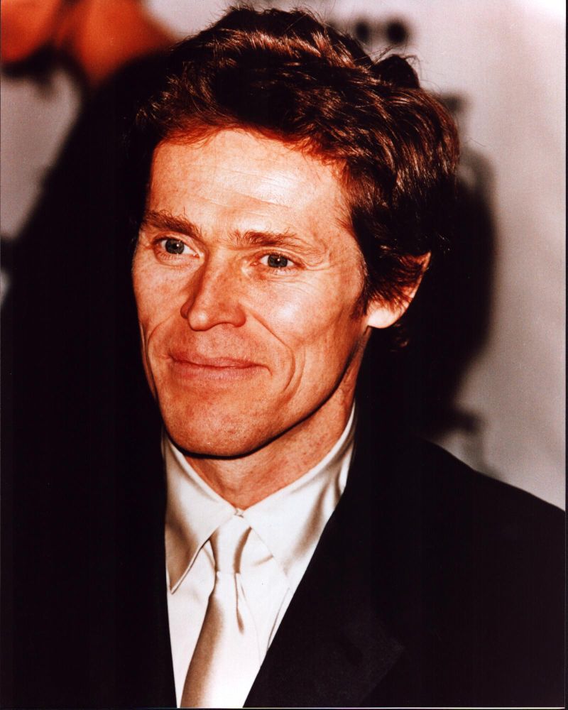 Willem Dafoe stylish photo print in suit with silk shirt