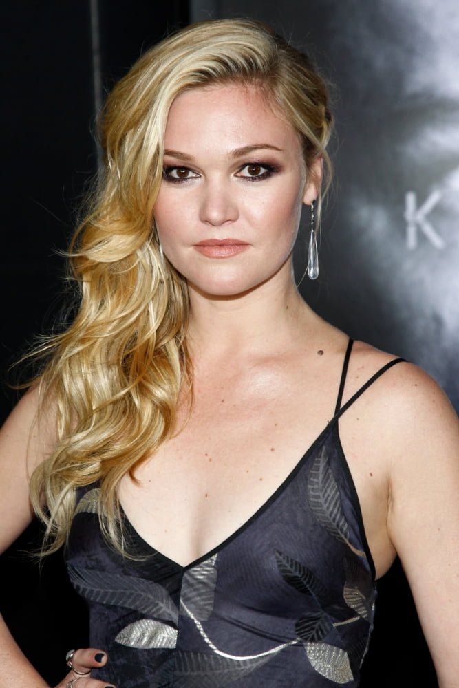 Julia Stiles at Jason Bourne Premiere Photo Print 8x10