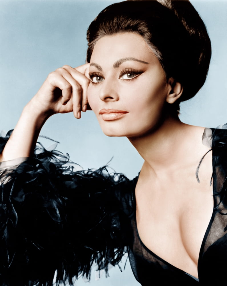 Sophia Loren Arabesque 1966 photo print in 8x10 size.