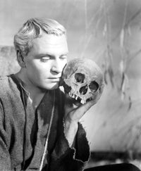 Hamlet 1948 Movie Poster Masterprint showcasing Laurence Olivier's classic film art.