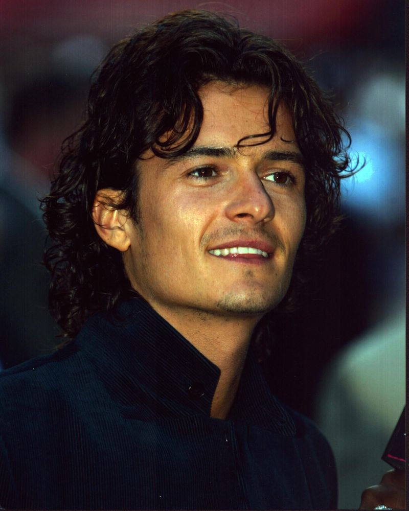 Close-up photo print of Orlando Bloom, capturing his charisma and charm.