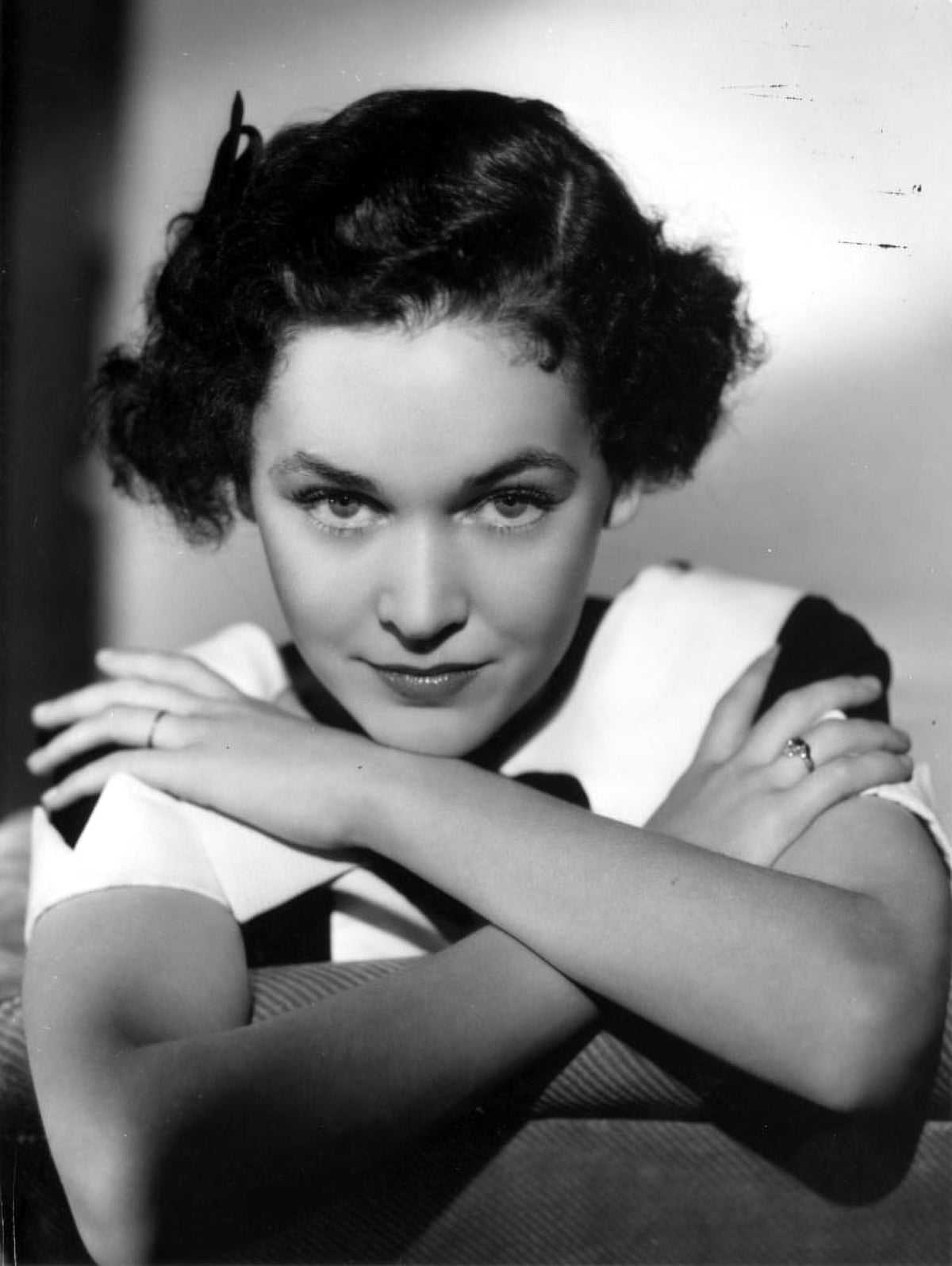 Maureen O'Sullivan leaning with arms crossed photo print