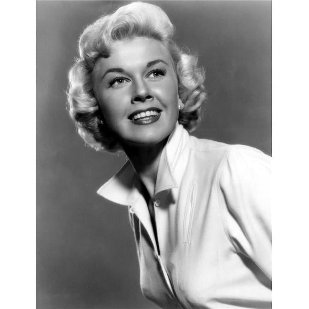Doris Day 1950s photo print showcasing classic Hollywood charm.