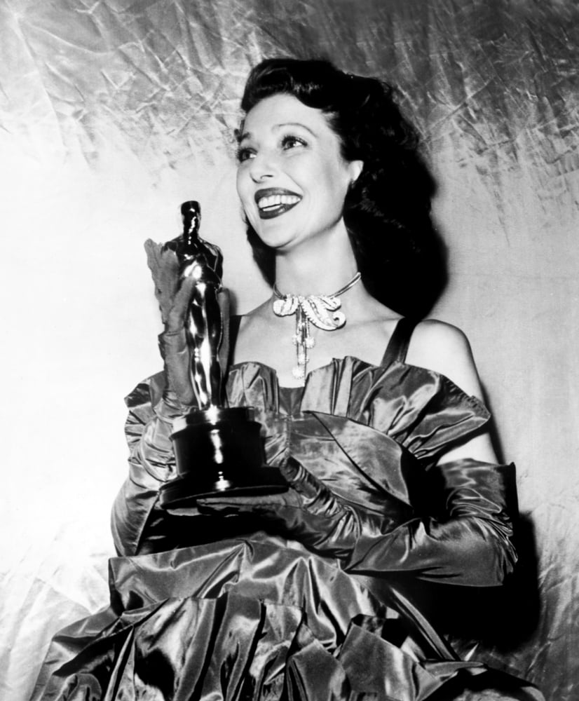 Loretta Young holding her Academy Award for Farmer's Daughter 1948 photo print