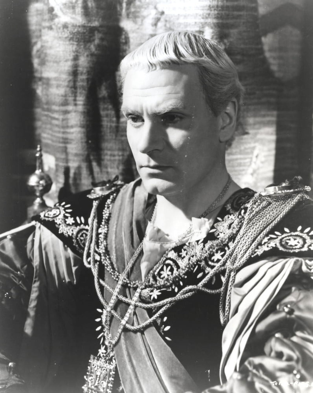 Laurence Olivier in Hamlet Photo Print 8x10