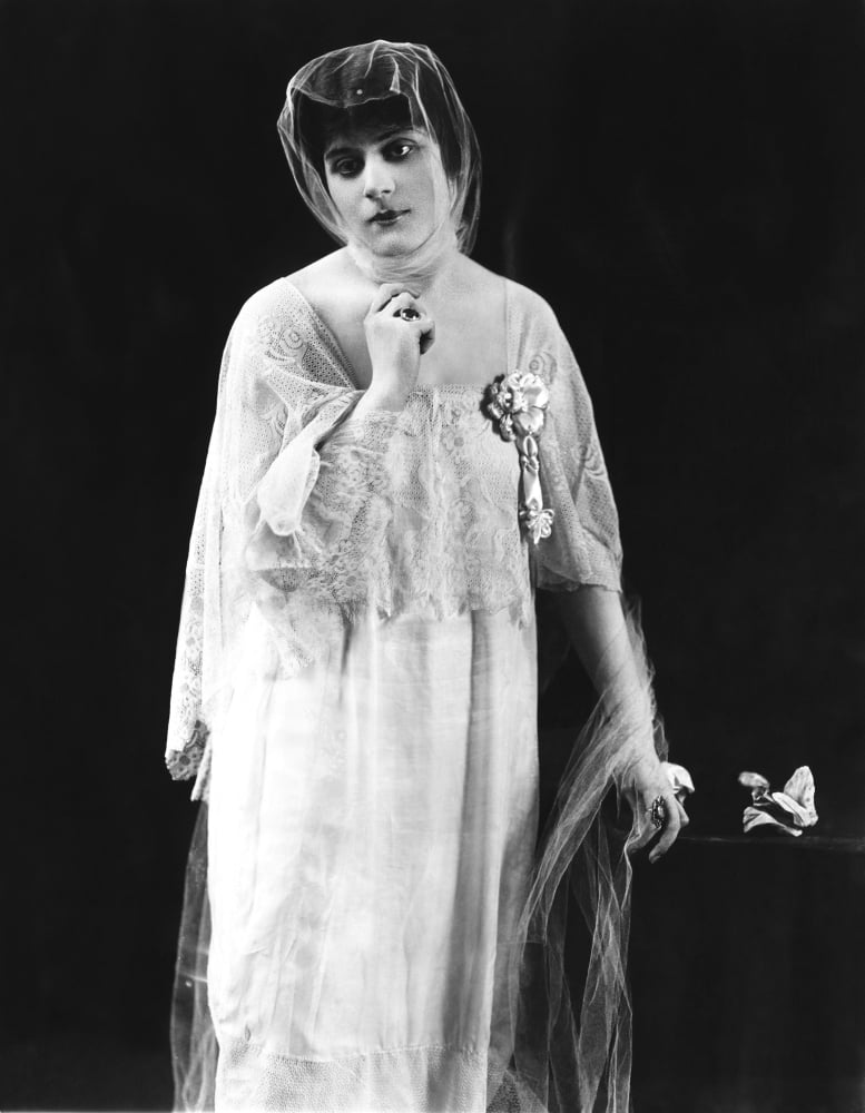 Theda Bara 1916 vintage photo print showcasing classic Hollywood glamour.
