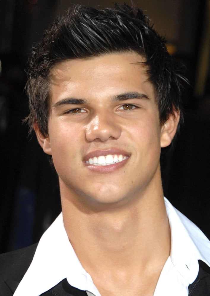 Taylor Lautner at Twilight premiere photo print, 8x10
