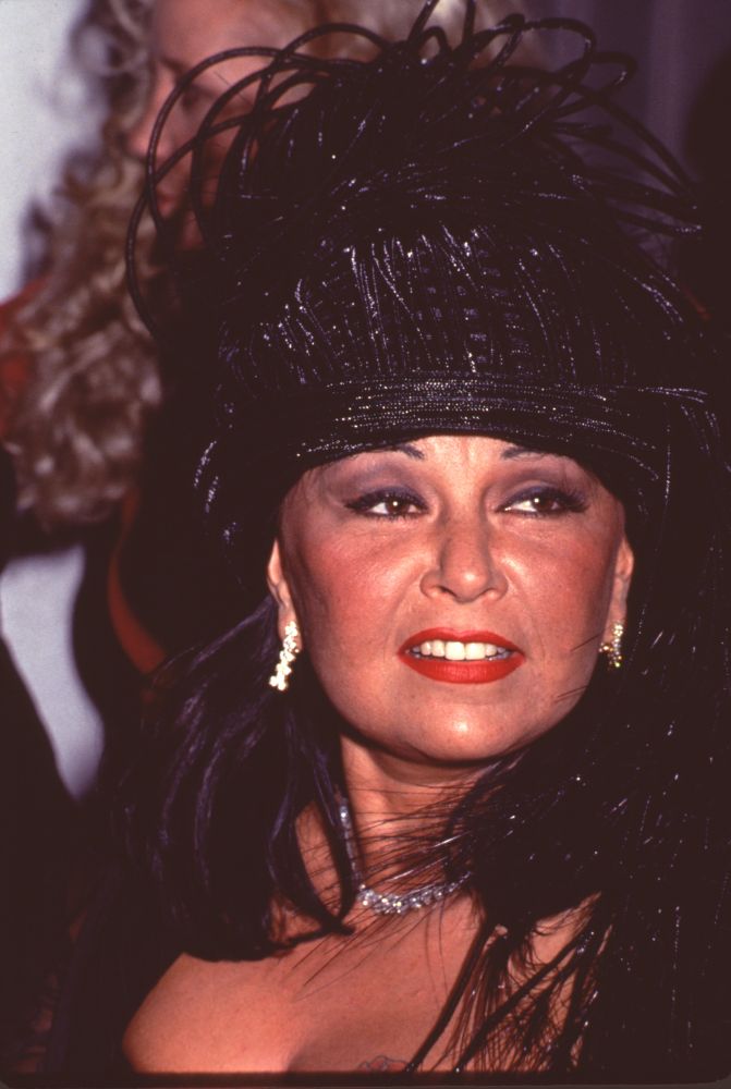Roseanne Arnold closeup photo print in black feather hat.