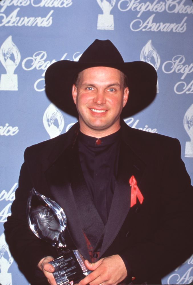 Garth Brooks holding award at 22nd People's Choice Awards photo print