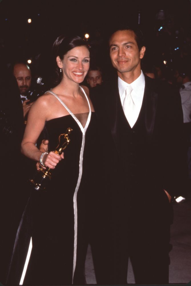 Julia Roberts holding an award photo print