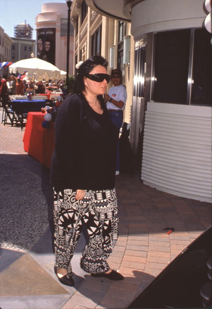 Roseanne Arnold in sunglasses and stylish outfit photo print