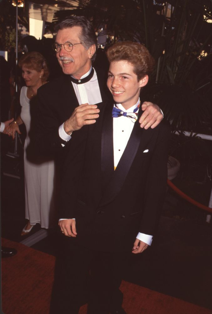 Tom Skerritt with a boy on the red carpet - Photo Print