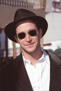 Noah Wyle closeup photo print from 'My Dog Skip' premiere in velvet jacket and fedora.