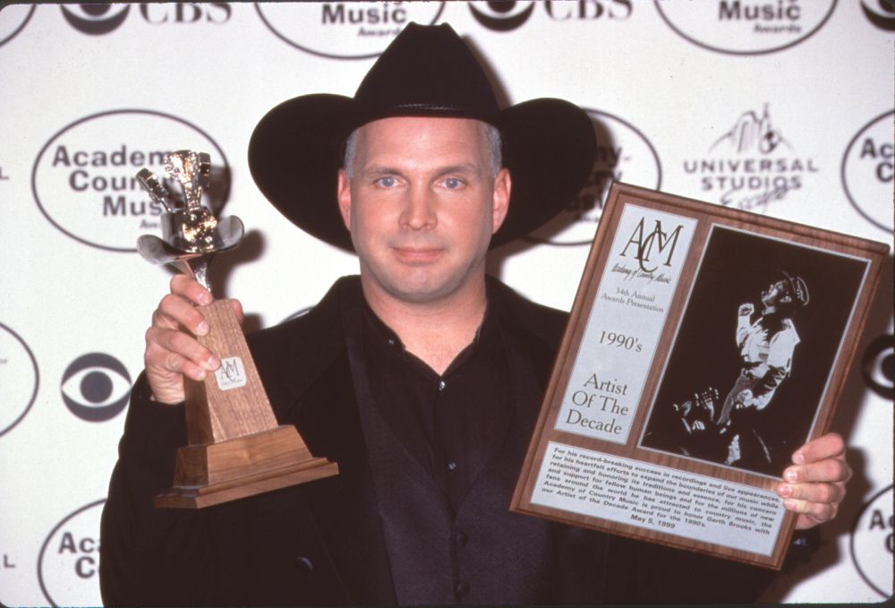 Garth Brooks holding award at the 34th Academy Country Music Awards Photo Print