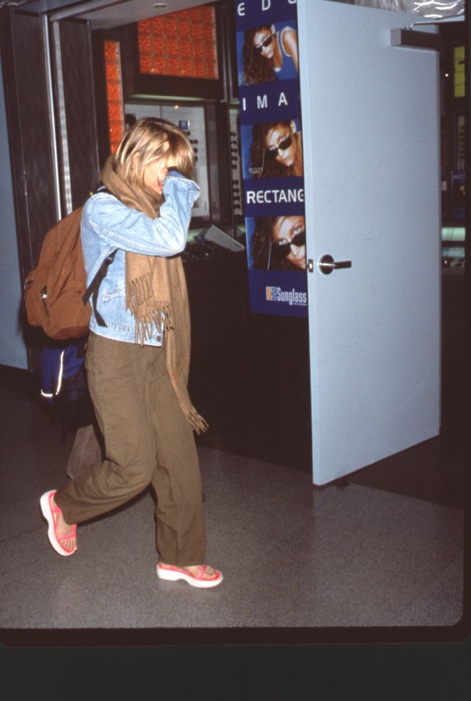 Claire Danes in baggy green pants at LAX - Photo Print