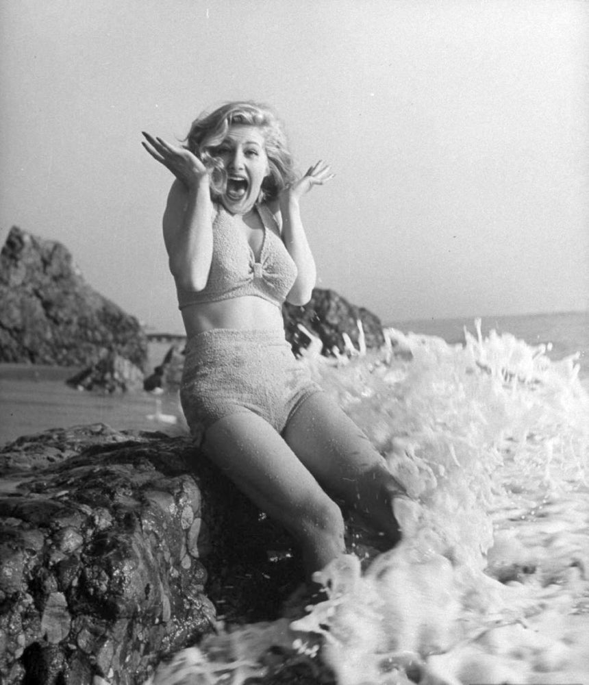 Chili Williams Waves Photo Print showcasing dynamic ocean waves.