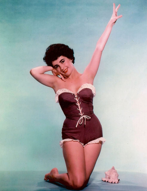 Elizabeth Taylor Kneeling with Hand Up Photo Print
