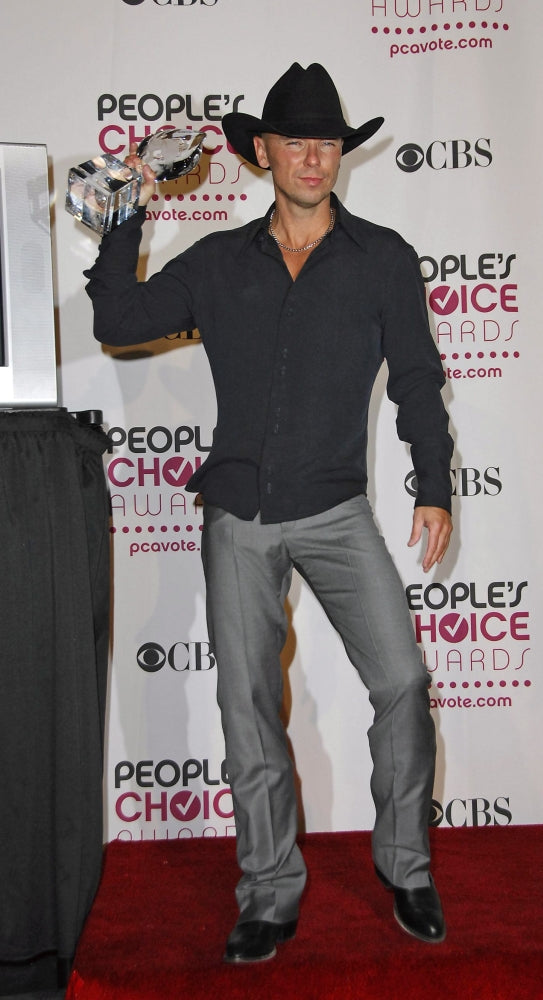 Kenny Chesney press room photo from the 33rd Annual People's Choice Awards