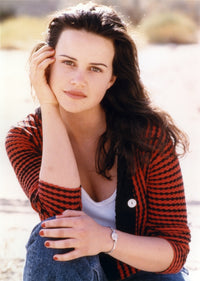 Carla Gugino posed in a red jacket photo print