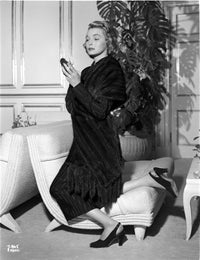 Patricia Neal photo print in a kneeling pose, available in multiple sizes.