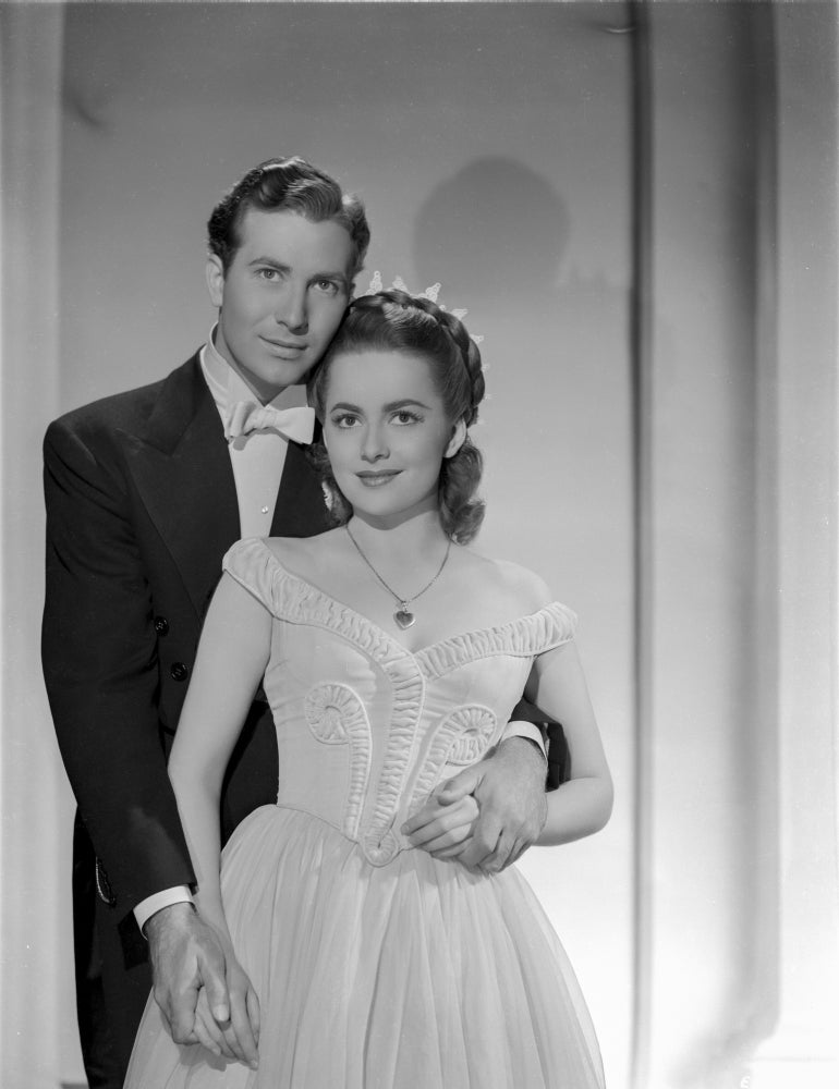 A Cast Portrait from My Love Came Back Photo Print featuring classic cinema art.