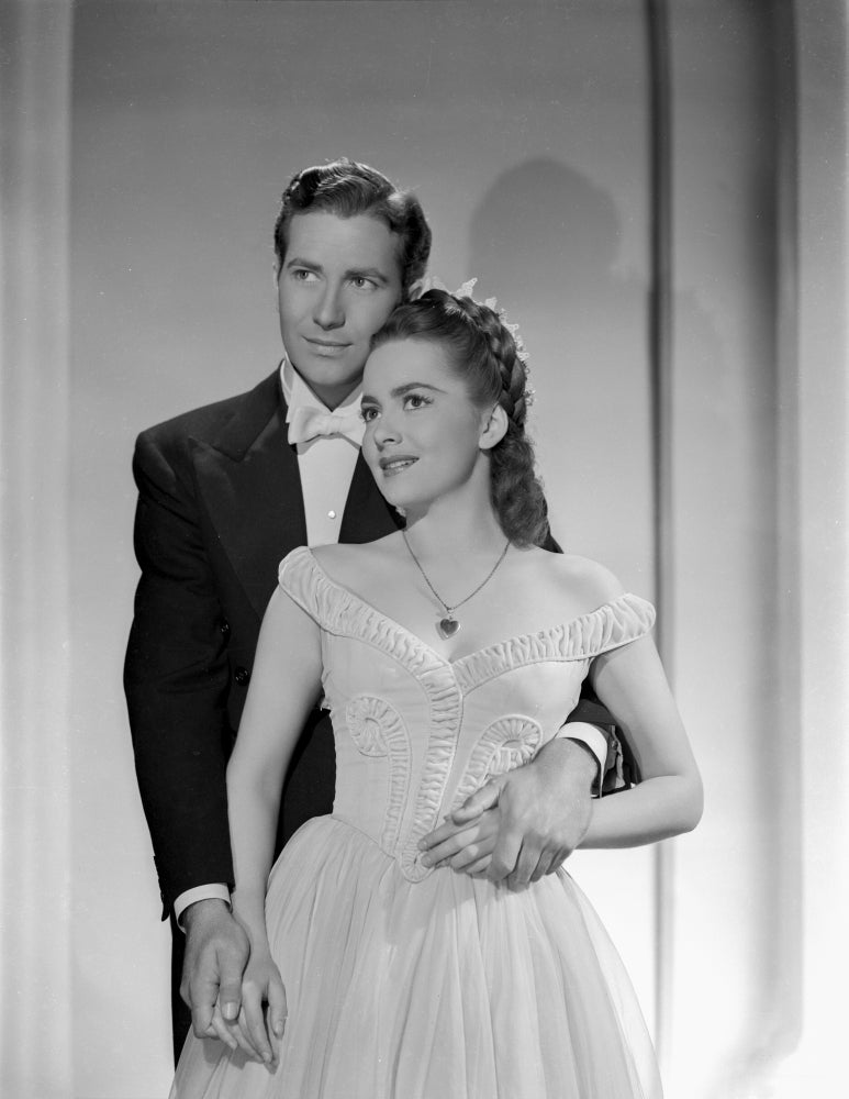 A Cast Portrait from My Love Came Back Photo Print showcasing classic cinema.