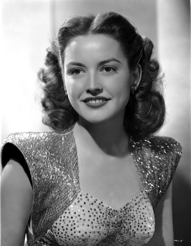 Mary Ware portrait wearing dotted blouse with slight sleeves photo print.