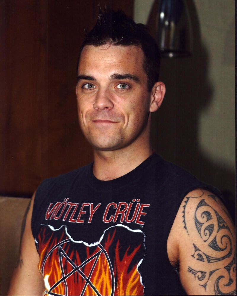 Robbie Williams in sleeveless Motley Crue shirt photo print