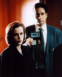 Gillian Anderson and David Duchovny Badge in The X-Files Photo Print (8x10)