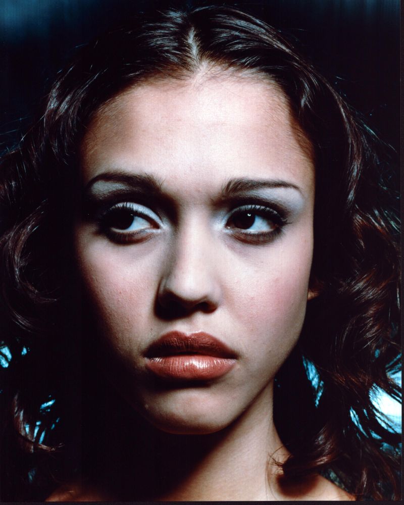 Close-up photo print of Jessica Alba looking to the side.