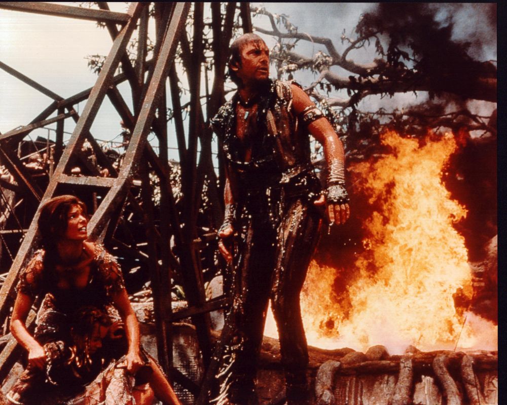 Jeanne Tripplehorn and Kevin Costner Waterworld Photo Print