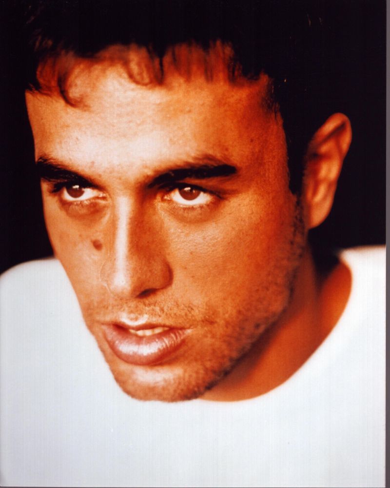 Close up photo print of Enrique Iglesias in a white top
