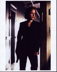 Gillian Anderson Leaning on Wall in The X-Files Photo Print